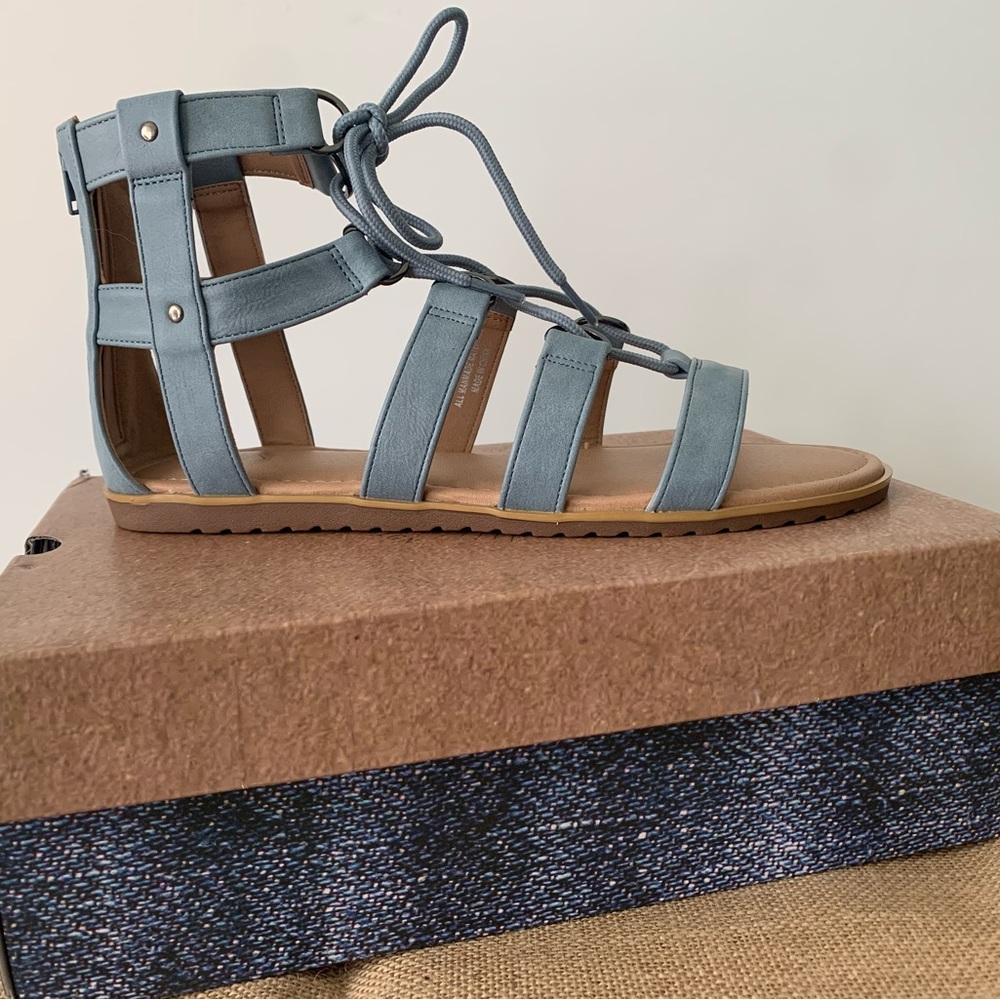 True Craft Mikie Gilly Sandals